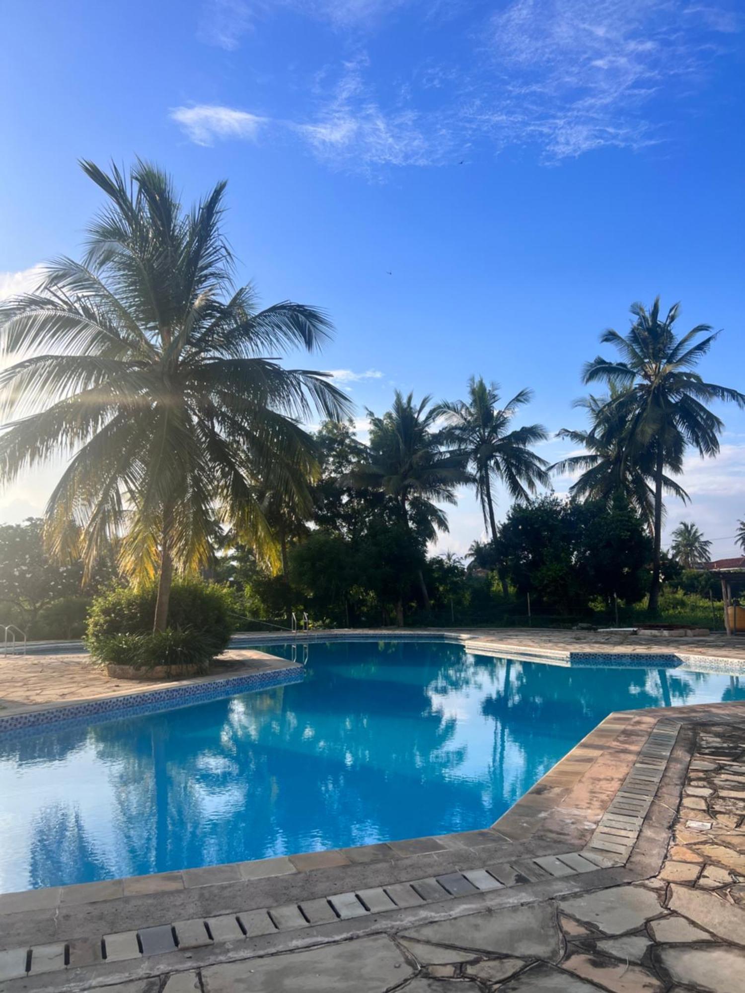 Waves And Wanderlust-Diani Beach Extérieur photo