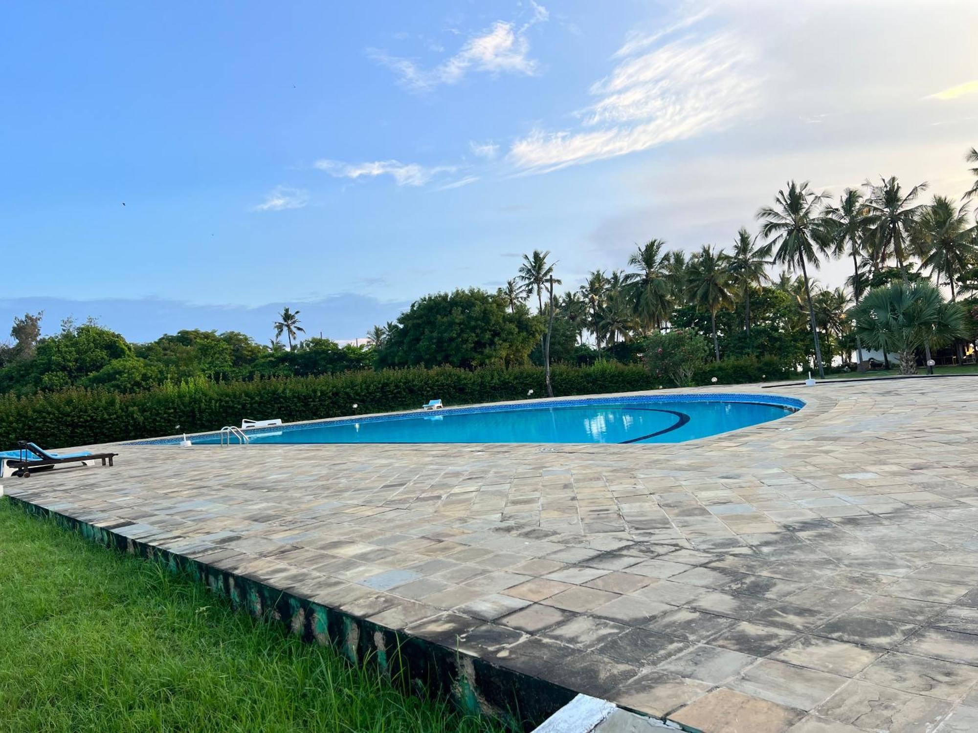 Waves And Wanderlust-Diani Beach Extérieur photo