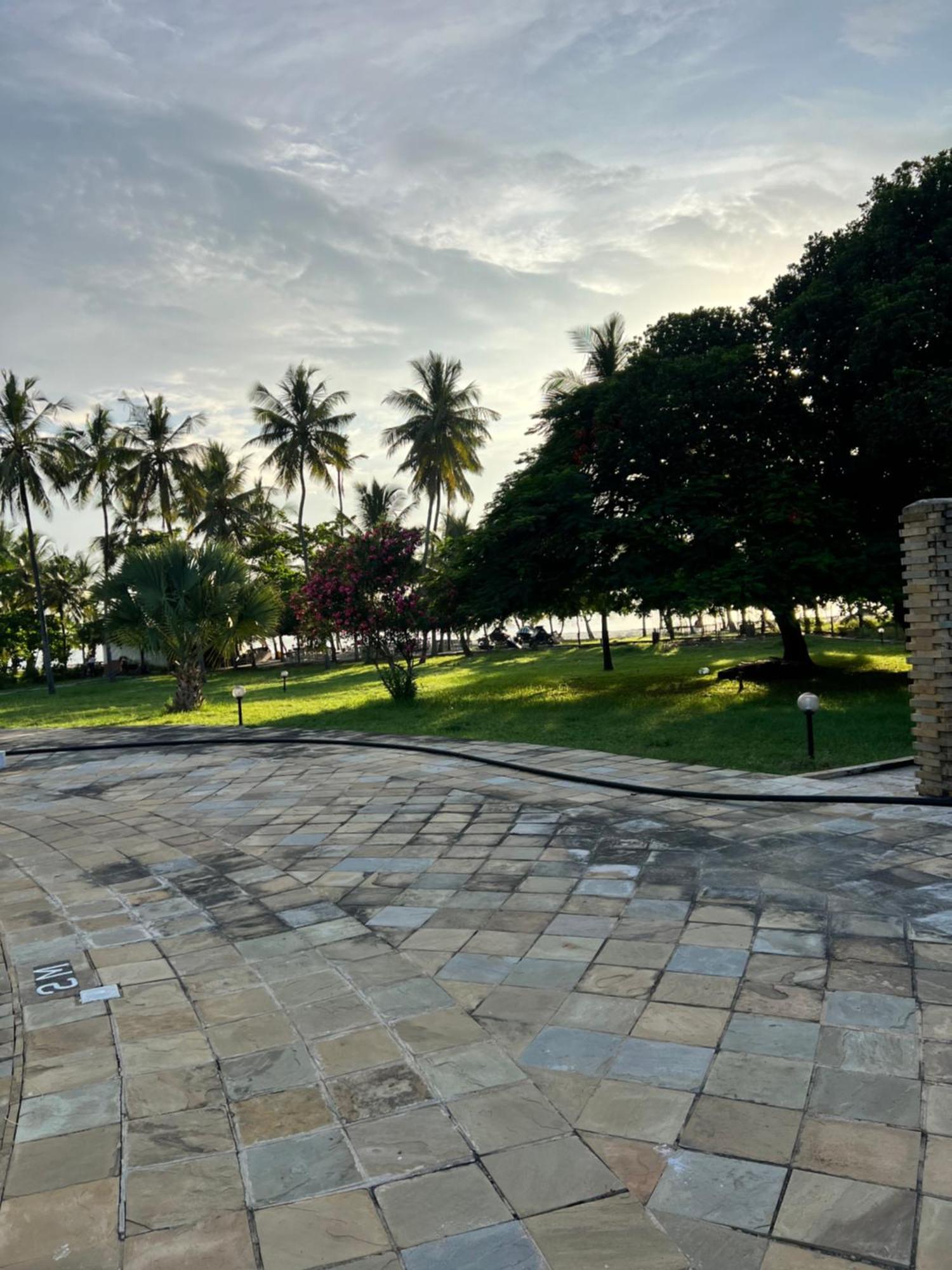 Waves And Wanderlust-Diani Beach Extérieur photo